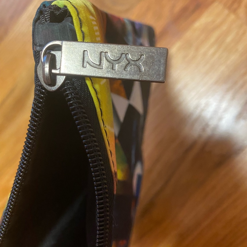 NYX Abstract Multicolor Makeup Pouch - Picture 3 of 4